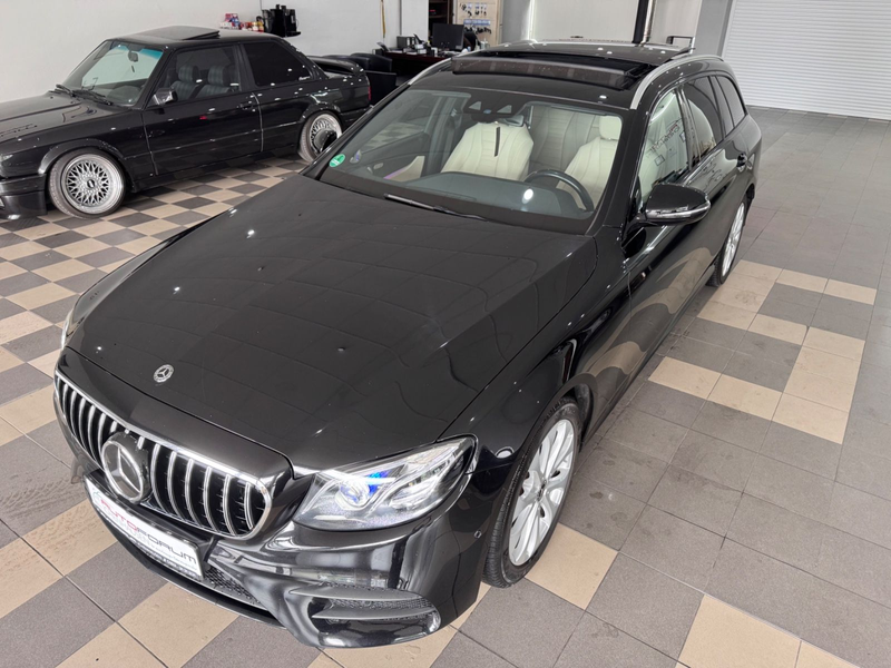Mercedes-Benz E 220 d T  Amg Line — photo 10