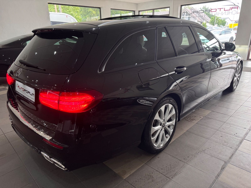 Mercedes-Benz E 220 d T  Amg Line — photo 8