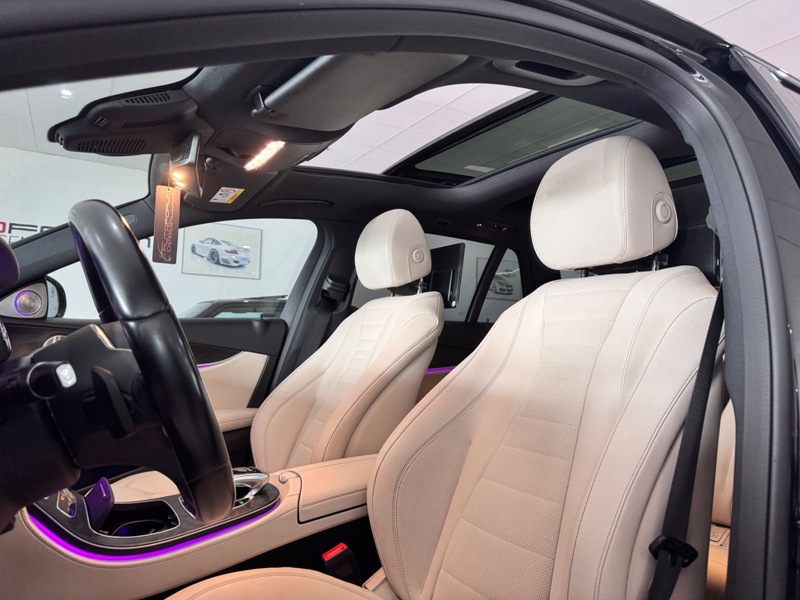 Mercedes-Benz E 220 d T  Amg Line — photo 13