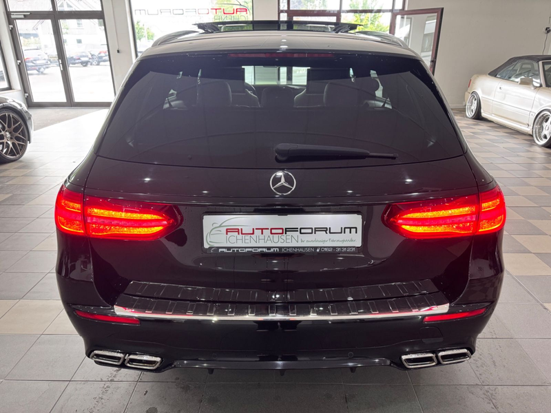 Mercedes-Benz E 220 d T  Amg Line — photo 3