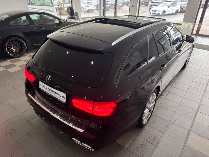 Mercedes-Benz E 220 d T  Amg Line — photo 9