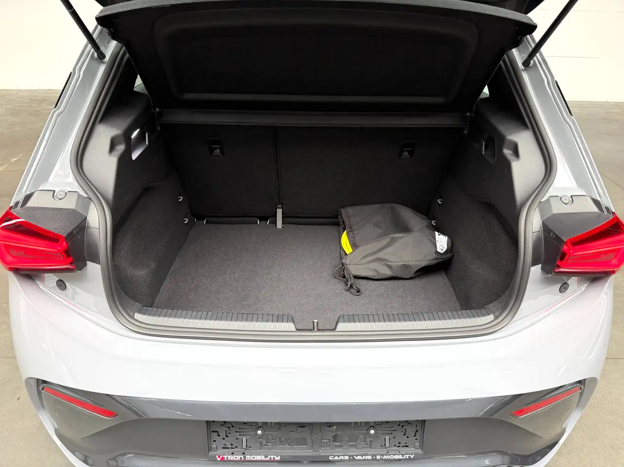 Cupra Born 60/63kWh eBoost 170KW SOH100% 360°CAMERA*CARPLAY*DAB*NAVI*ACC*BLIS*LANE ASSIST*LED*AC2ZONE, миниатюра 26