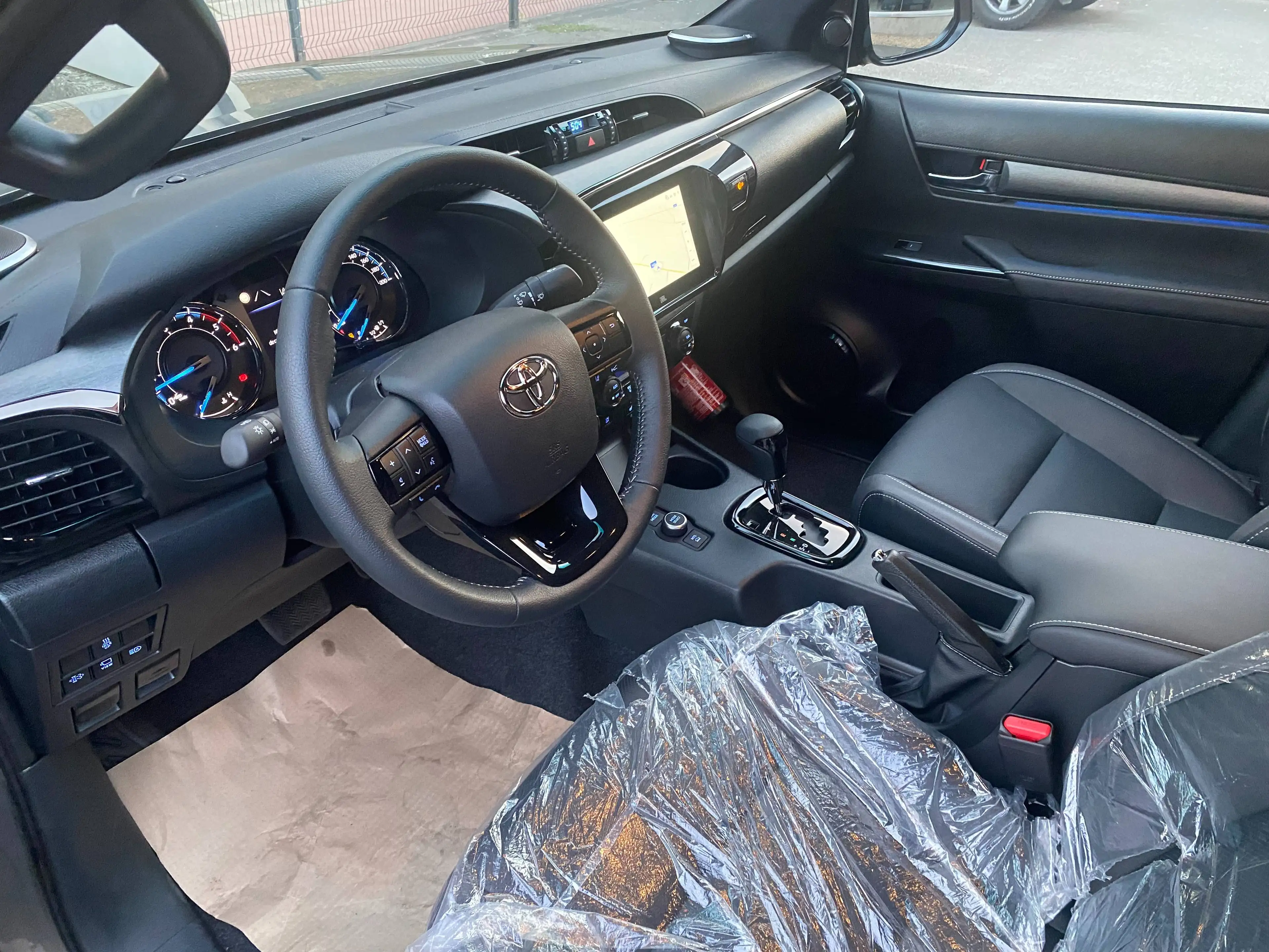 Toyota Hilux 2.8 D-4D 4WD Invincible — photo 4