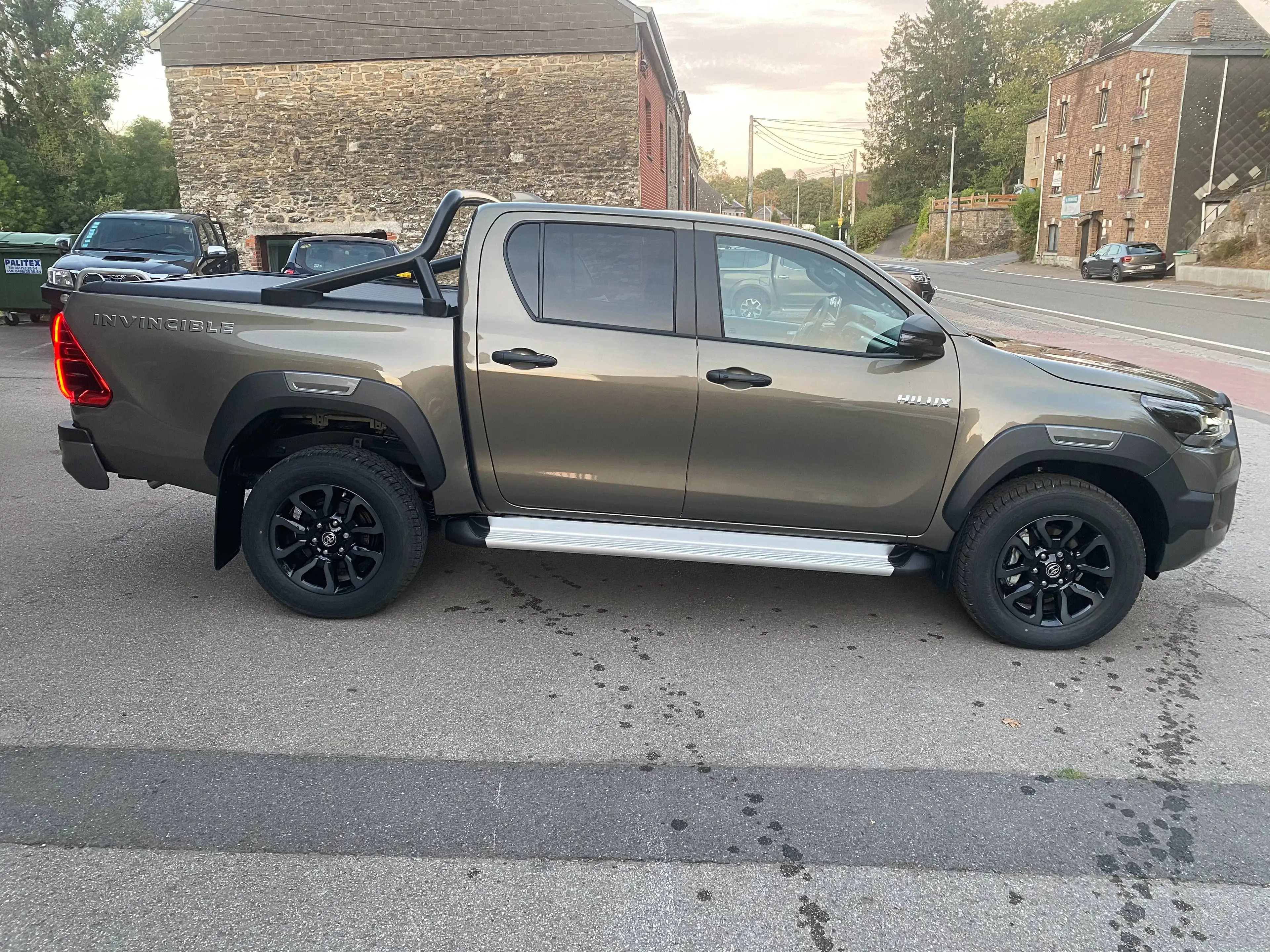 Toyota Hilux 2.8 D-4D 4WD Invincible — photo 2
