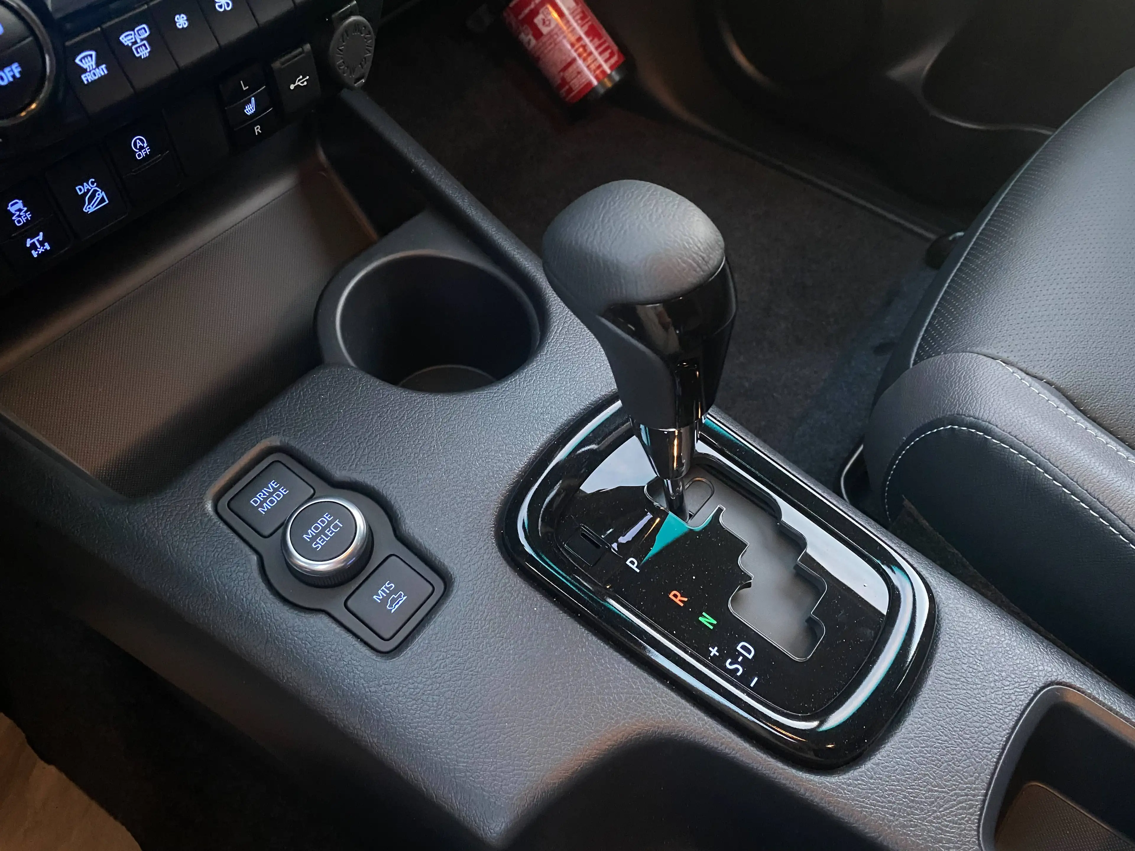 Toyota Hilux 2.8 D-4D 4WD Invincible — photo 15