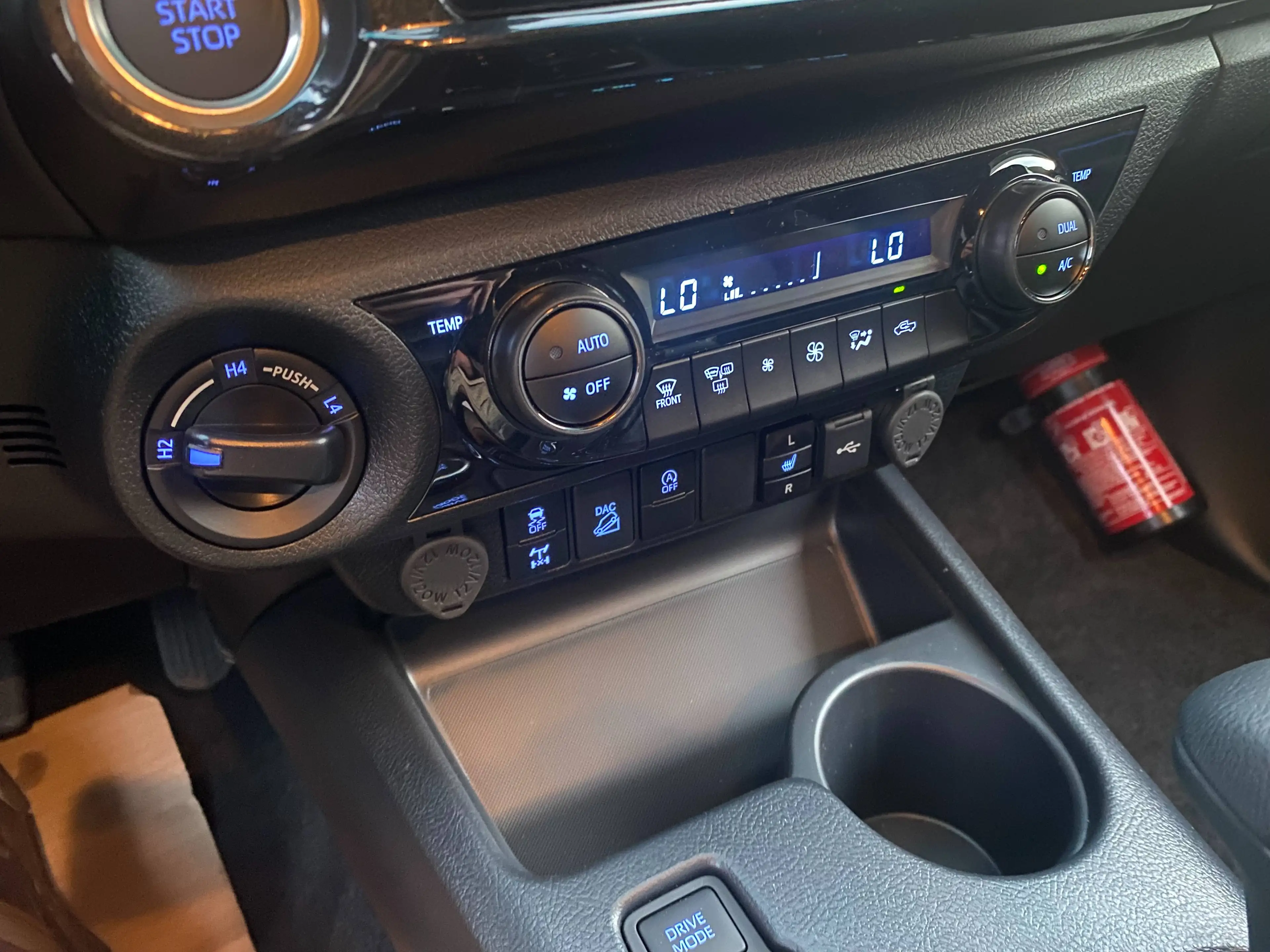 Toyota Hilux 2.8 D-4D 4WD Invincible — photo 14