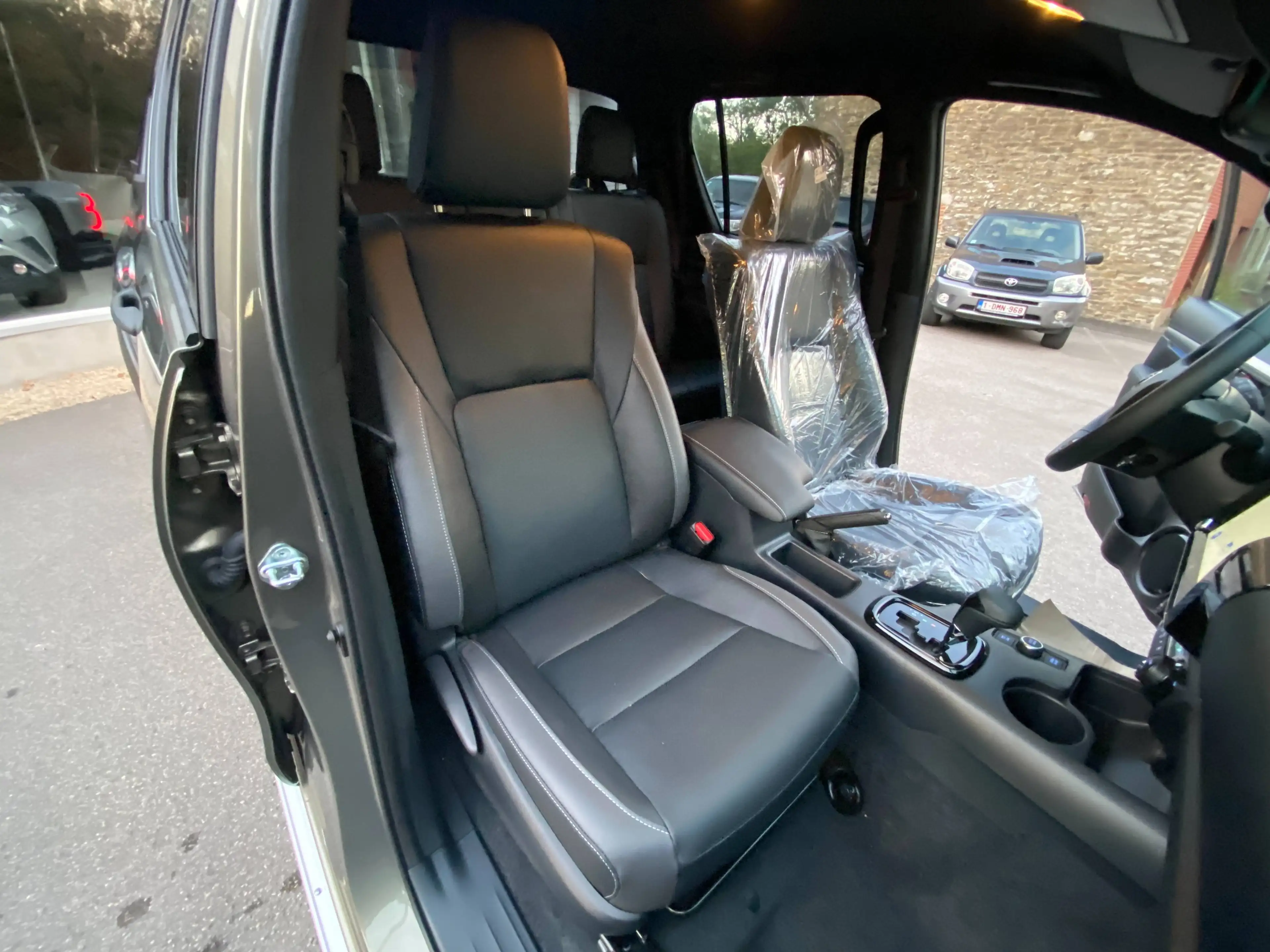 Toyota Hilux 2.8 D-4D 4WD Invincible — photo 6