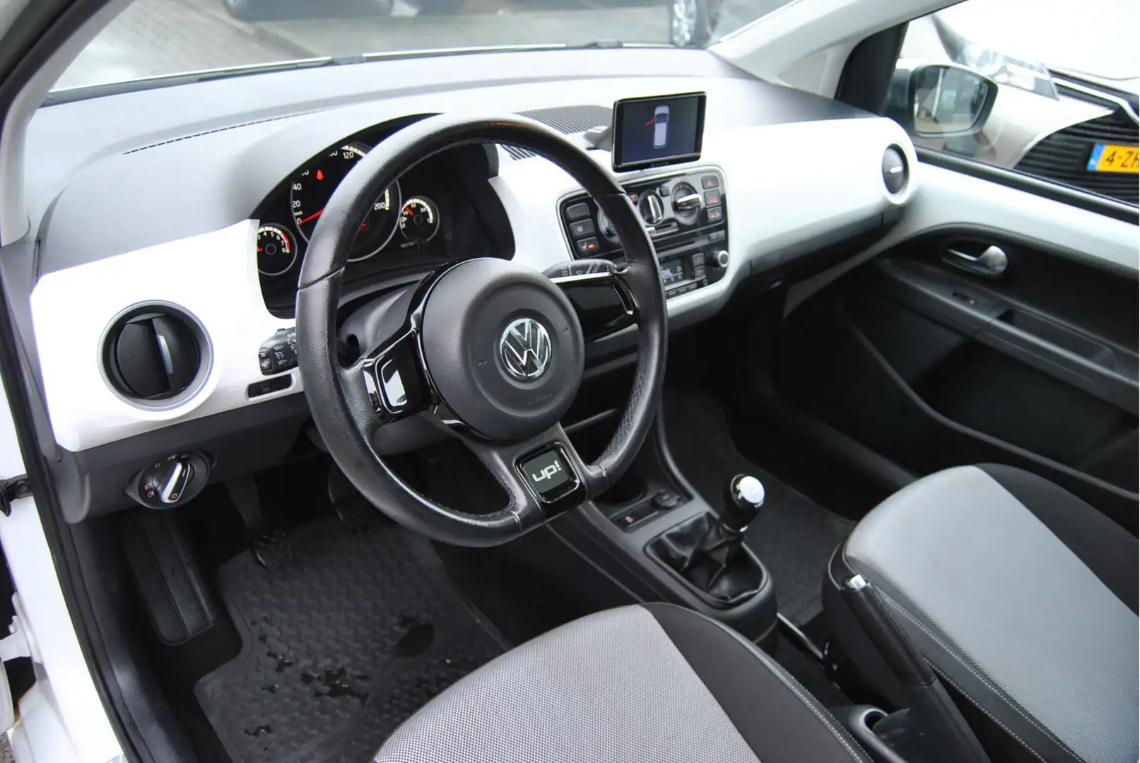 Volkswagen up! 1.0 high white up! panorama, navi, cruise Bílá - 2