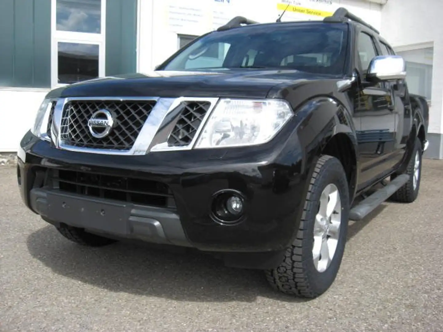 Nissan Navara Business 4X4 Automatic  Top / Tüv Neu Siyah - 1