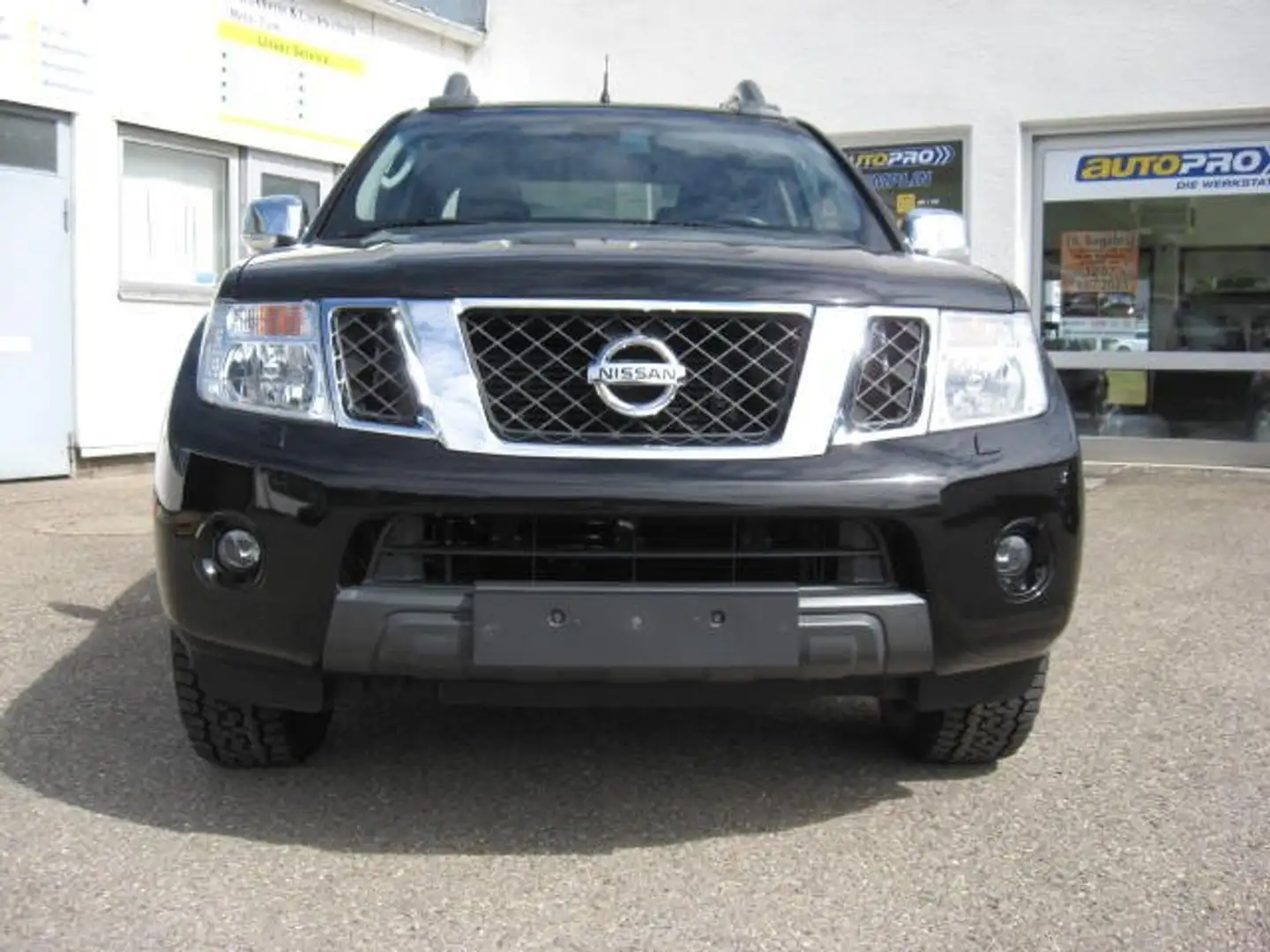 Nissan Navara Business 4X4 Automatic  Top / Tüv Neu Siyah - 2