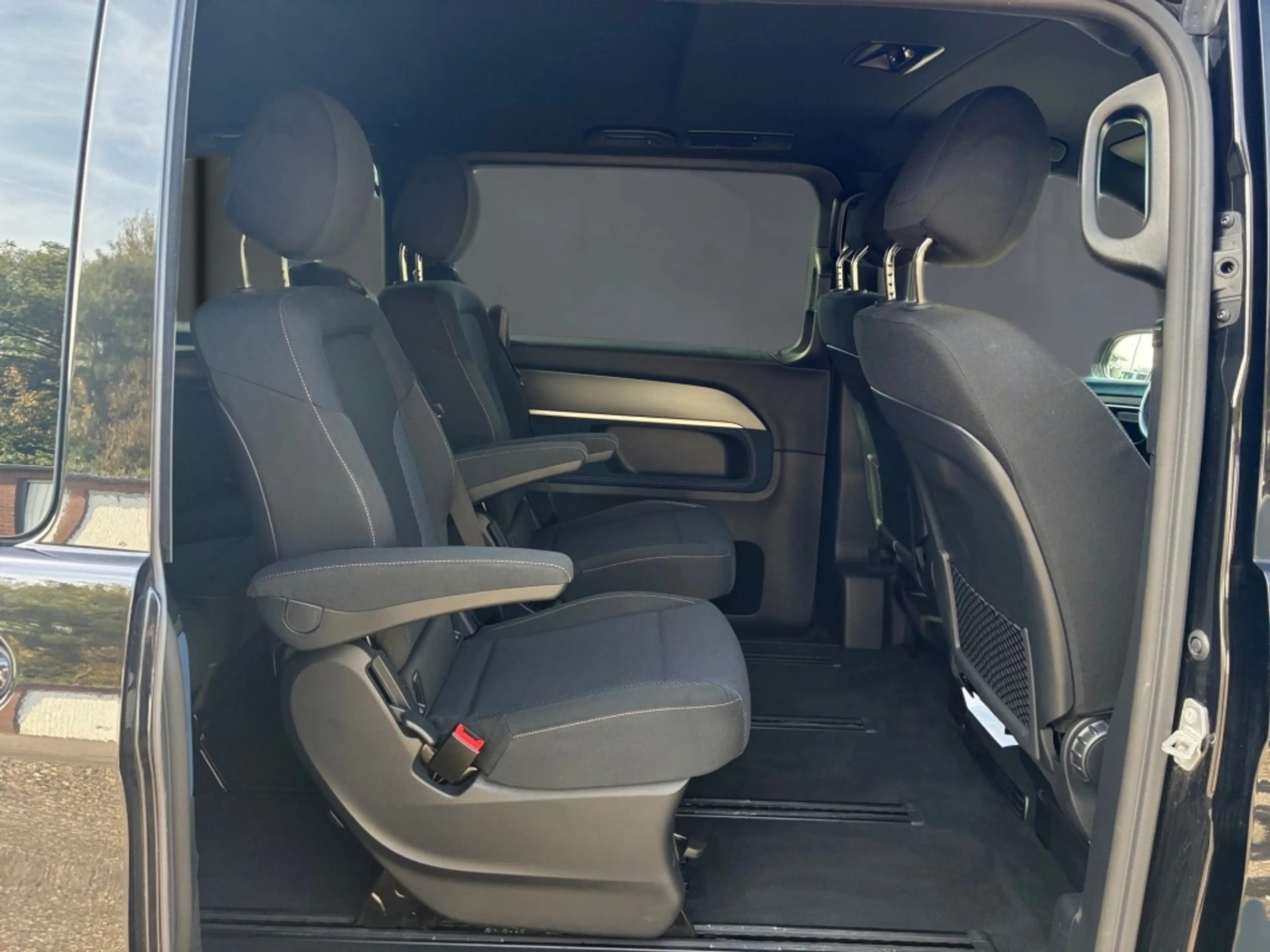Mercedes-Benz EQV 300 lang elektr.Heck+Schiebetür+LED+Carplay — photo 10