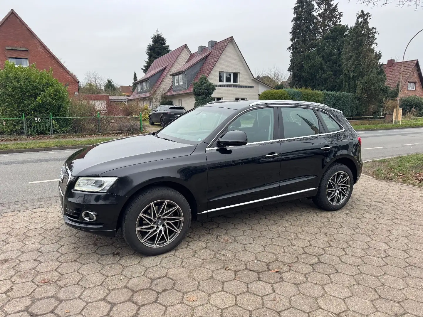 Audi Q5 2.0 TFSI 230PS quattro Schaltgetriebe *Xenon* Schwarz - 1