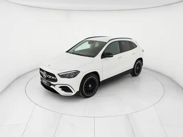 Mercedes-Benz Gla view 2