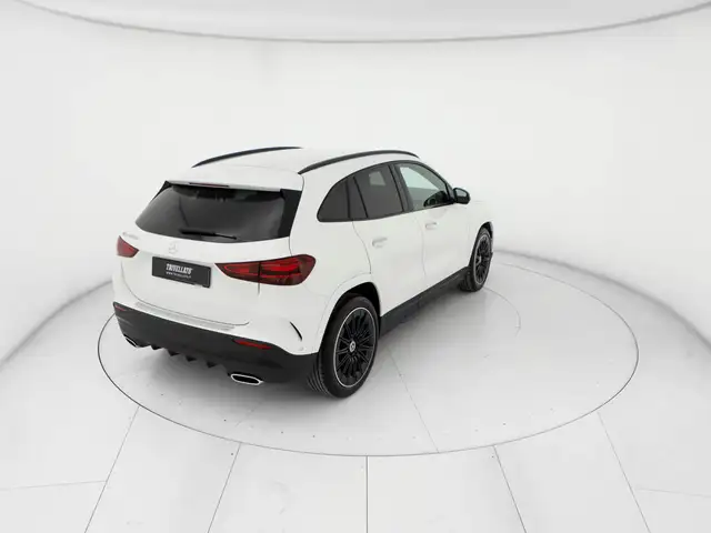 Mercedes-Benz Gla view 3
