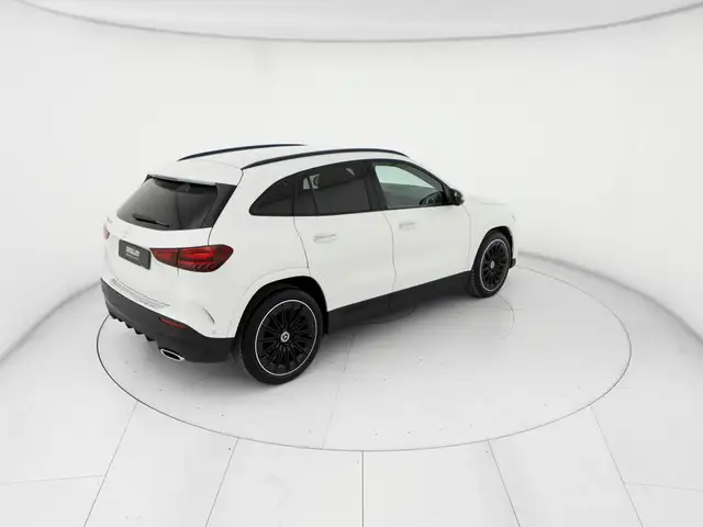 Mercedes-Benz Gla view 4