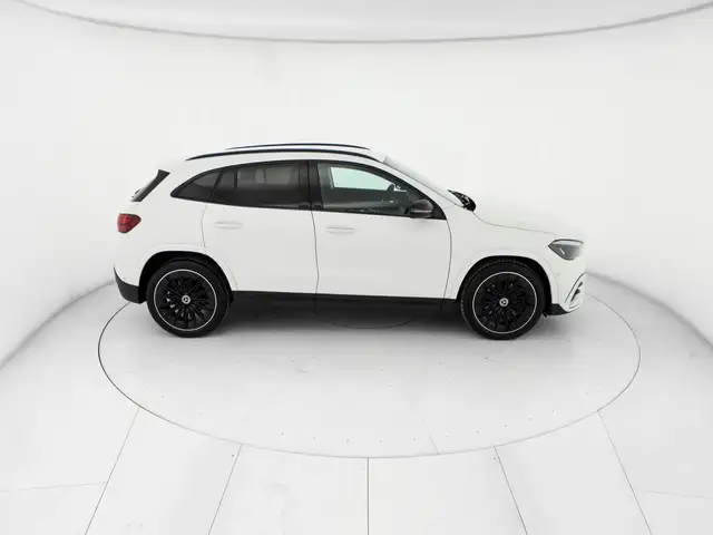 Mercedes-Benz Gla view 5