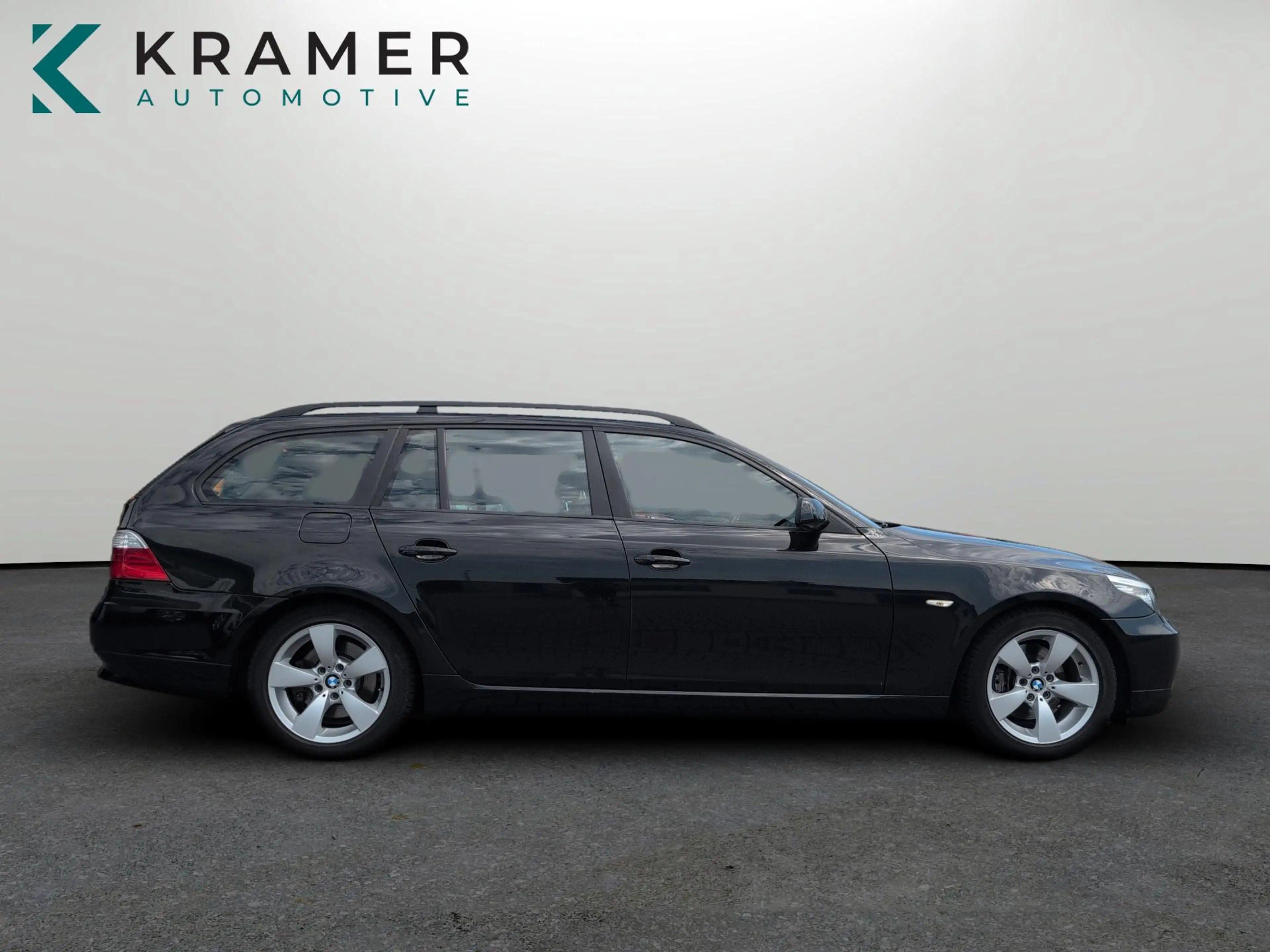 BMW 525 i Aut. Tour. NAVI+LEDER+XENON+AHK+PANO+TOP!! — photo 7