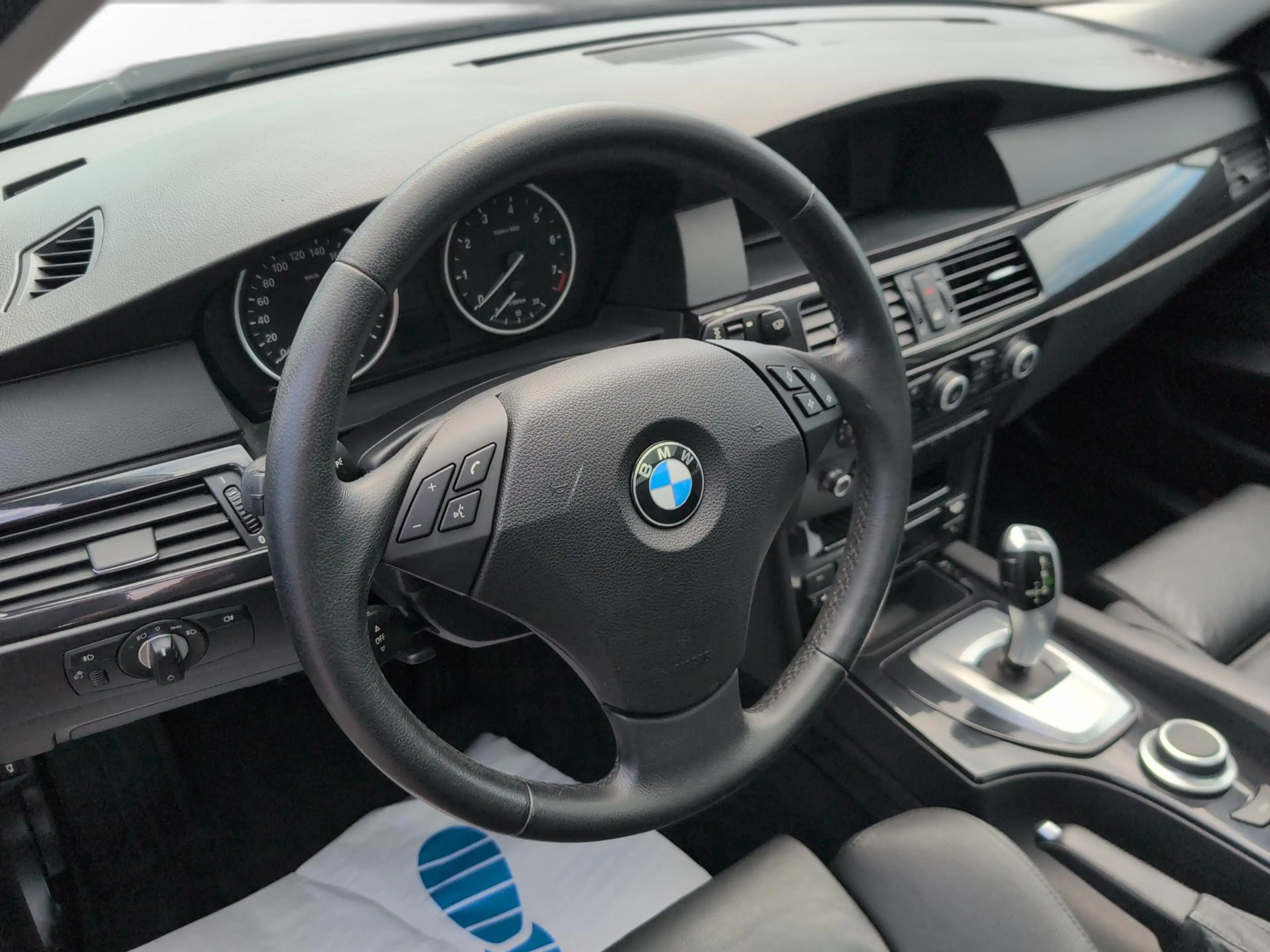 BMW 525 i Aut. Tour. NAVI+LEDER+XENON+AHK+PANO+TOP!! — photo 10
