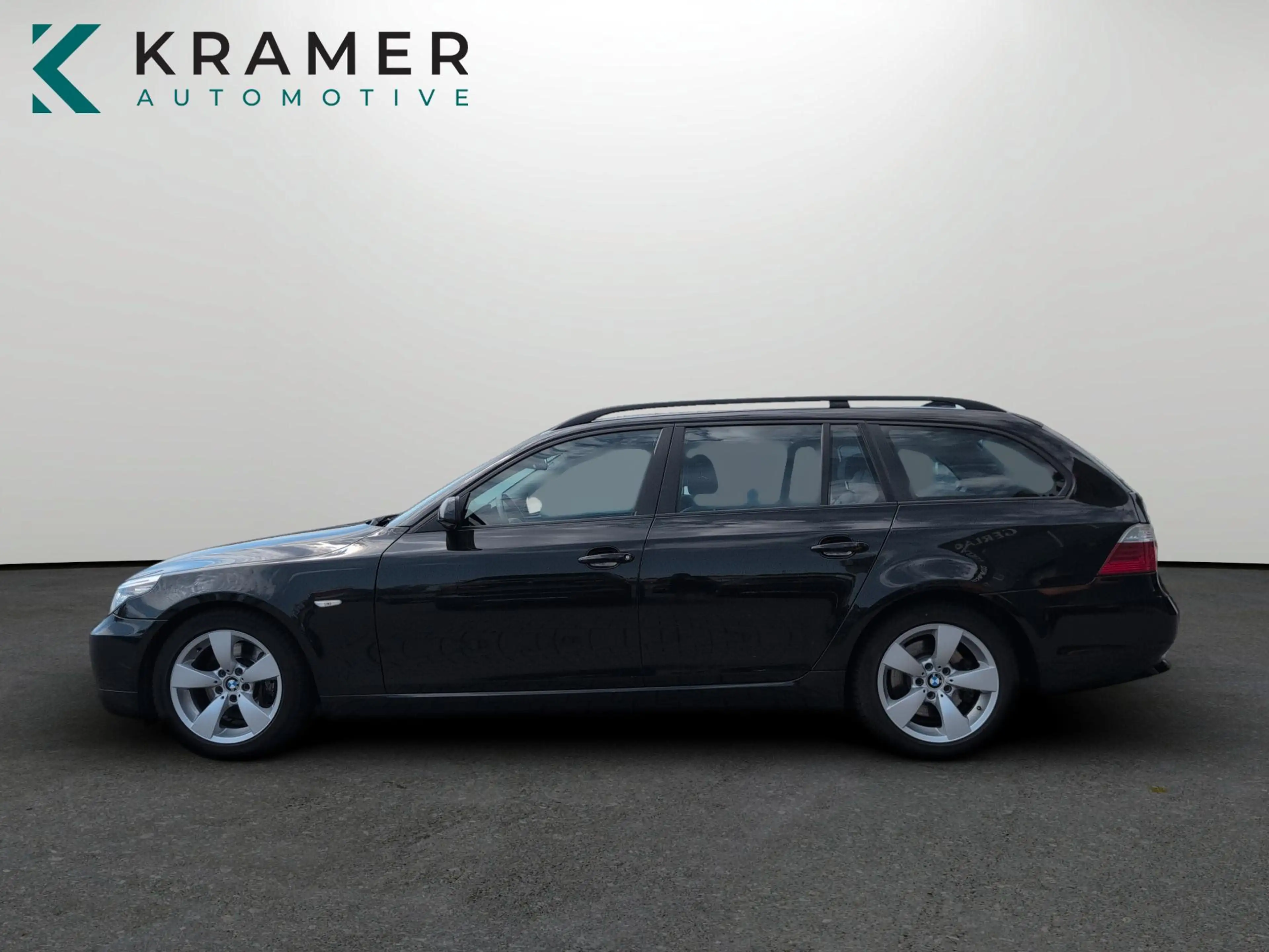 BMW 525 i Aut. Tour. NAVI+LEDER+XENON+AHK+PANO+TOP!! — photo 3