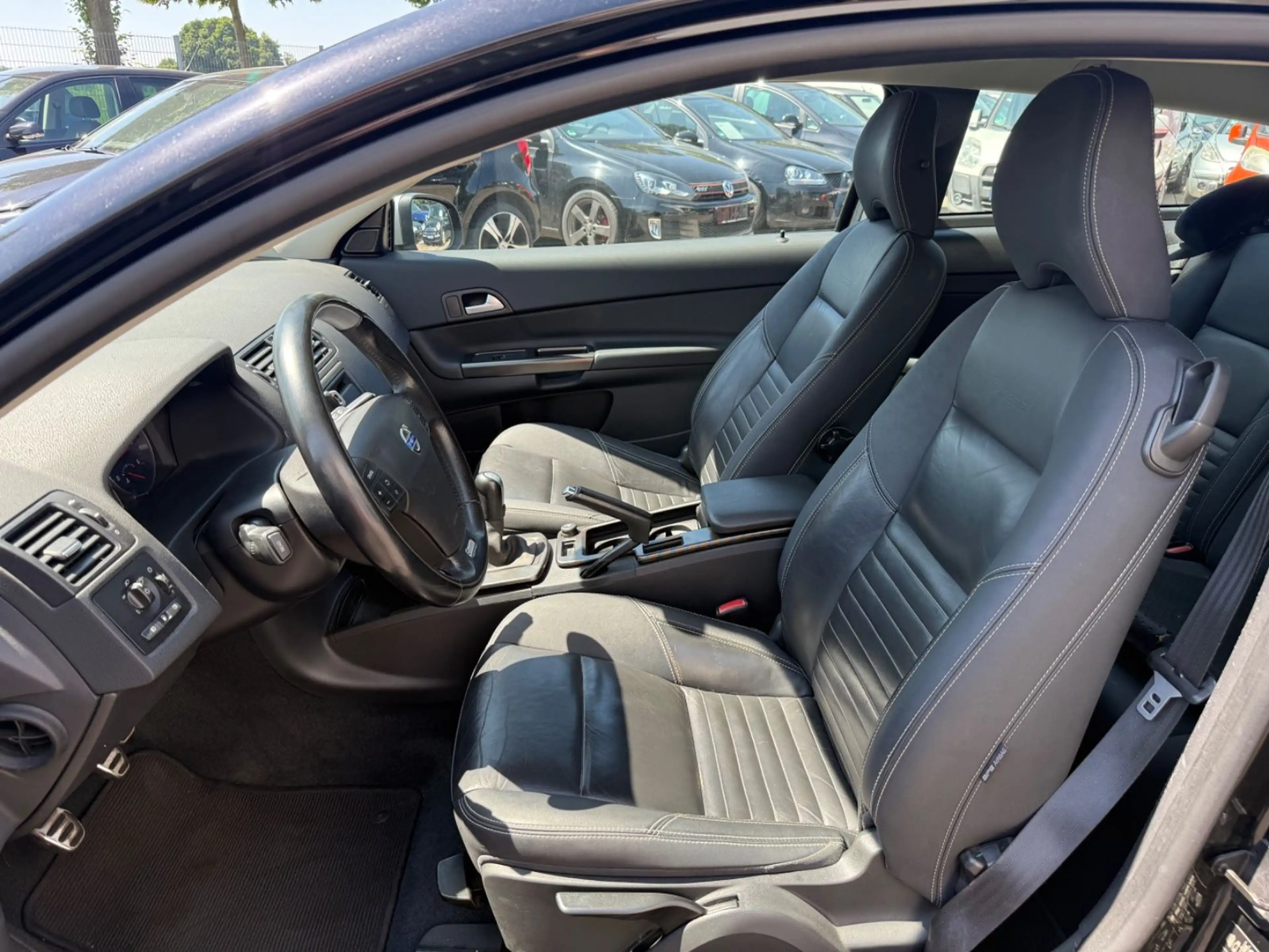 Volvo C30 D2 Edition R-Design — photo 7