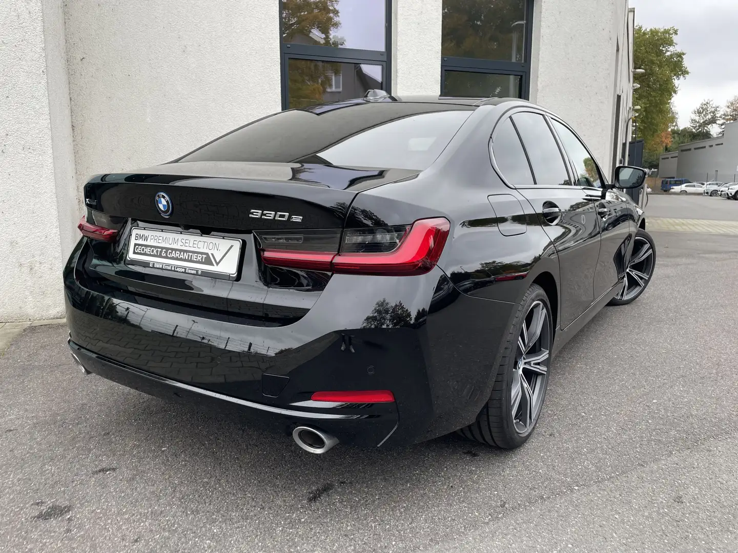 BMW 330 e xDrive Limo | Glasdach AKTUELLES MODELL 25! Schwarz - 2