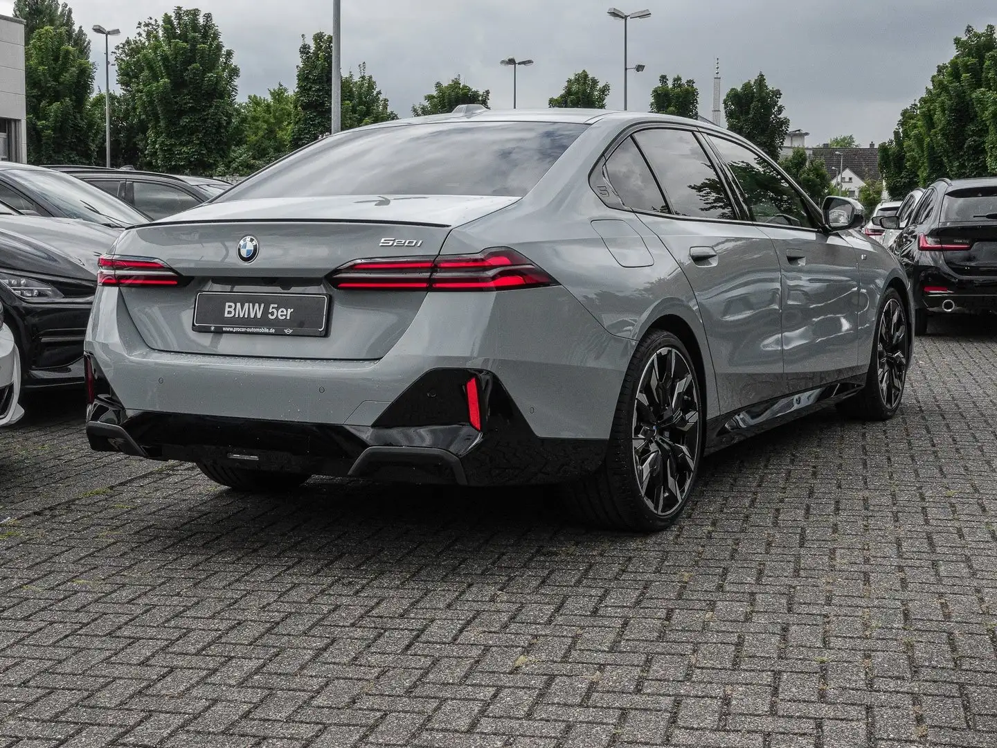 BMW 520 i Limousine MSportPro Inno.Pak. Comf.Pak  Travel.P Grau - 2