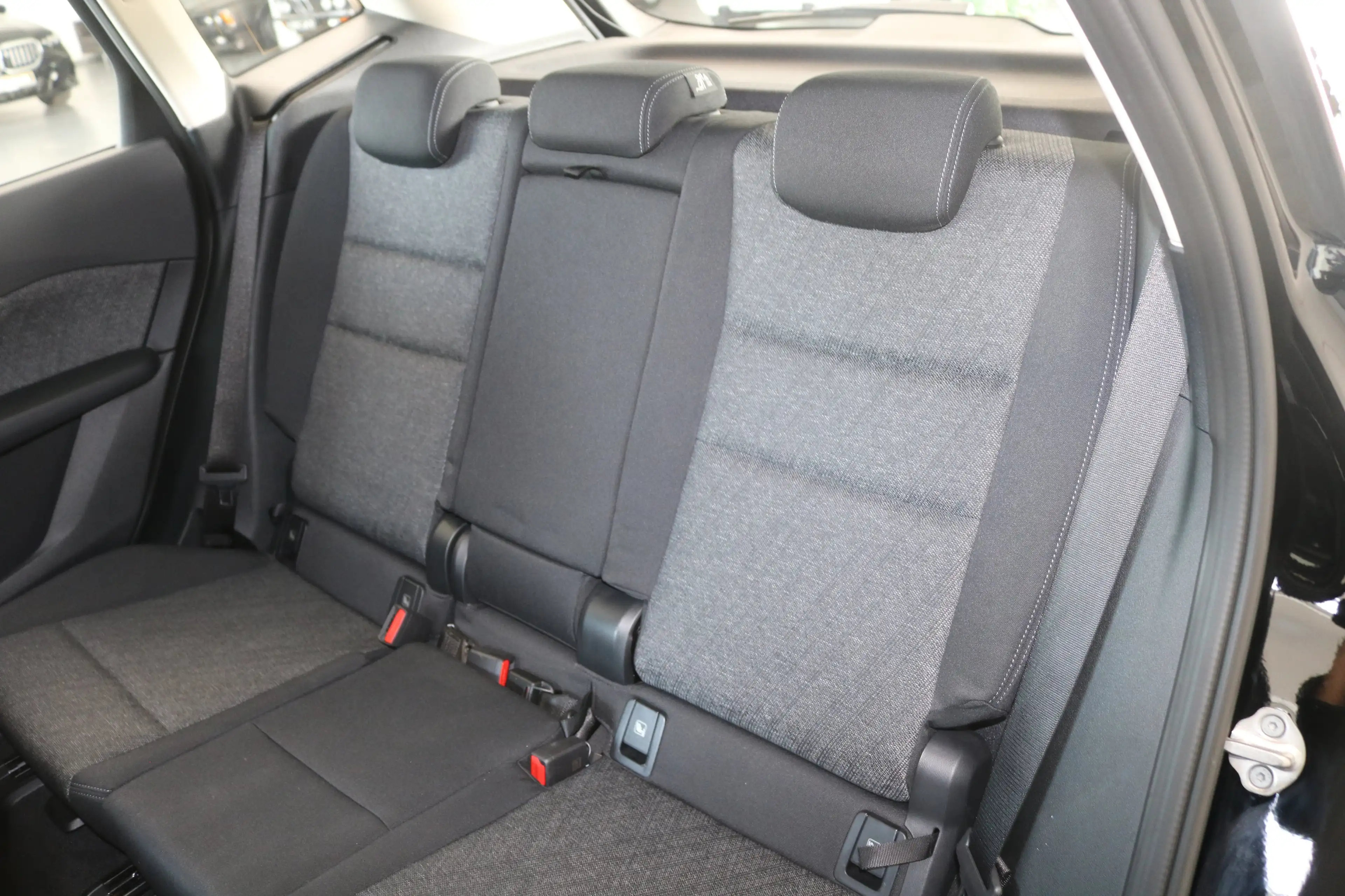 BMW 216 i Driv.-Park.-Assistent LED RFK Klimaaut. PDC — photo 13