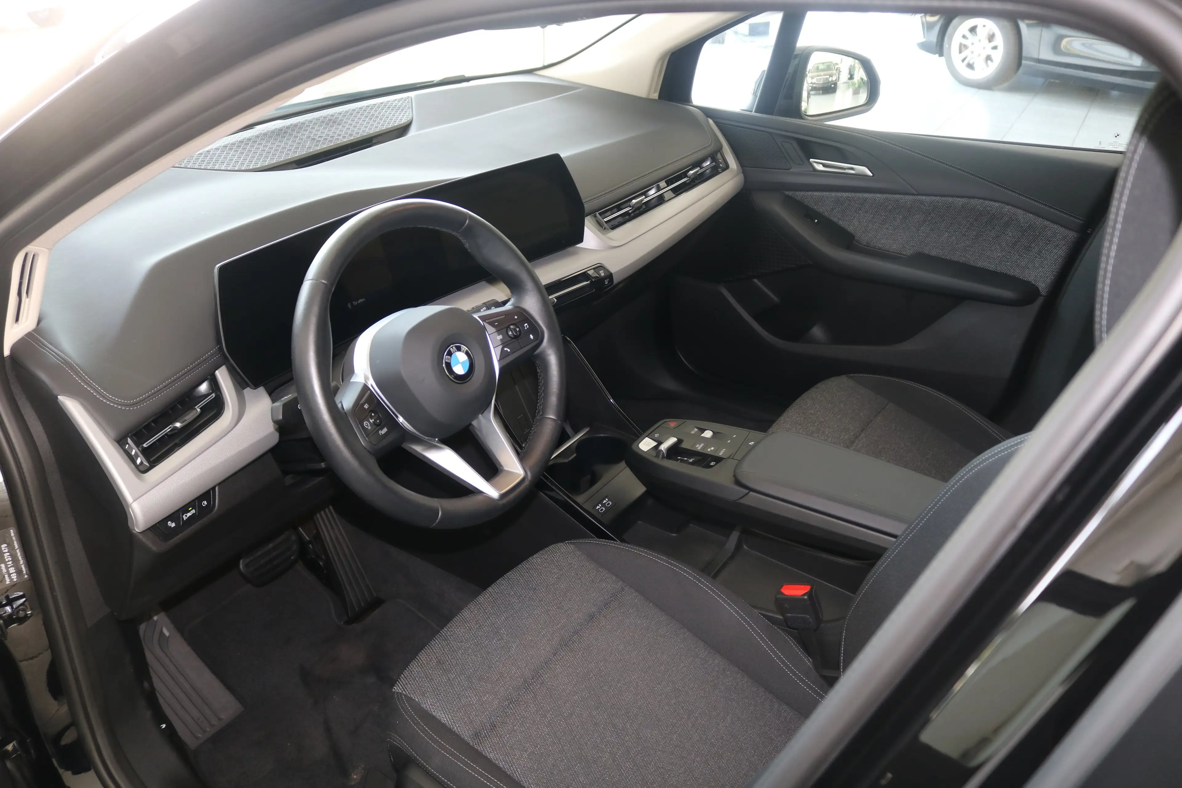 BMW 216 i Driv.-Park.-Assistent LED RFK Klimaaut. PDC — photo 14
