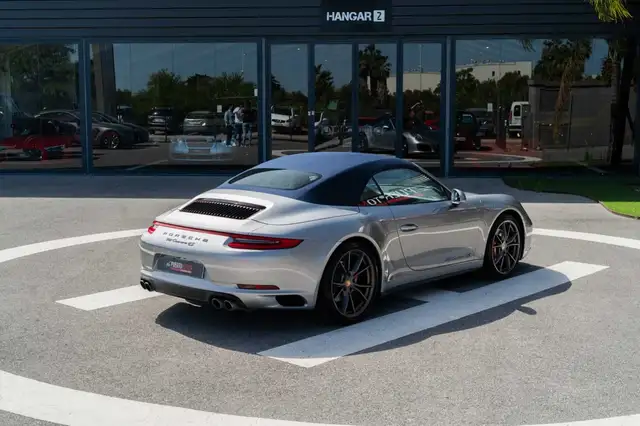 Porsche 911 view 11