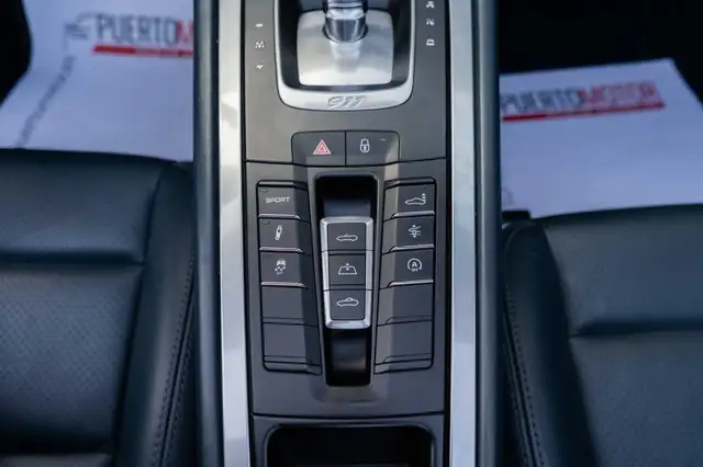 Porsche 911 view 19