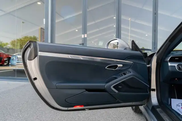 Porsche 991 view 12