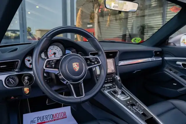 Porsche 911 view 20