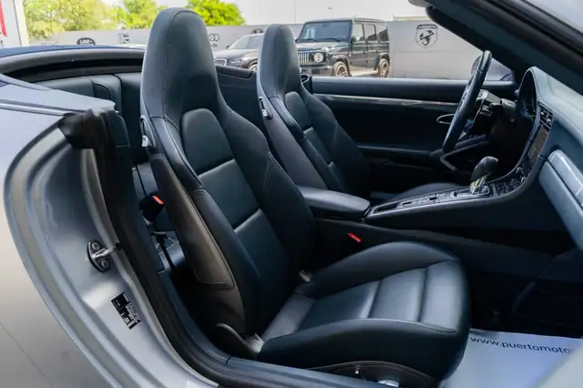 Porsche 911 view 25
