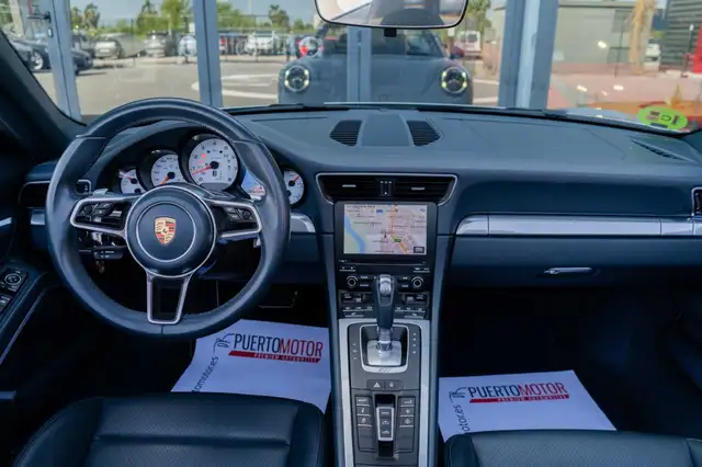 Porsche 911 view 21