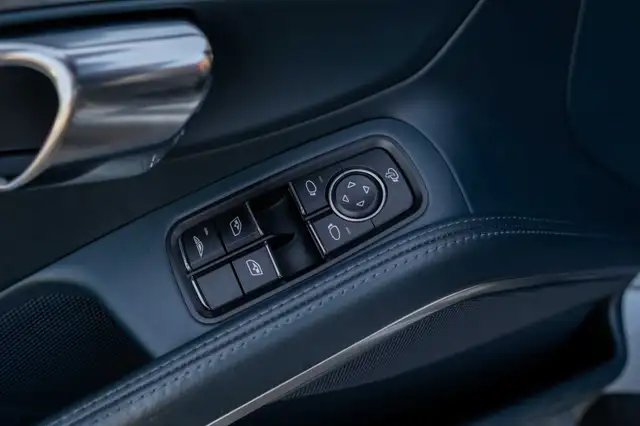 Porsche 911 view 13