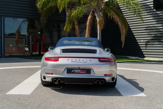 Porsche 911 view 9