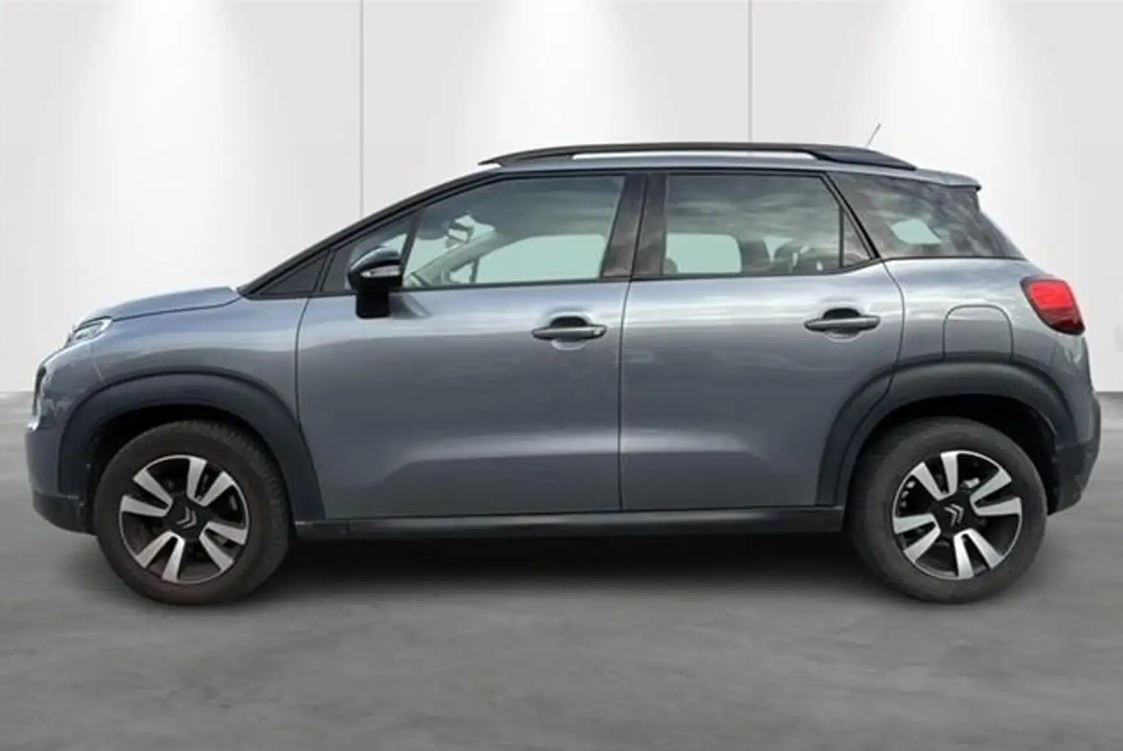 Citroen C3 Aircross 1.2 PureTech 110 S&S MAN Shine Airco, camera, 1ste Grijs - 2