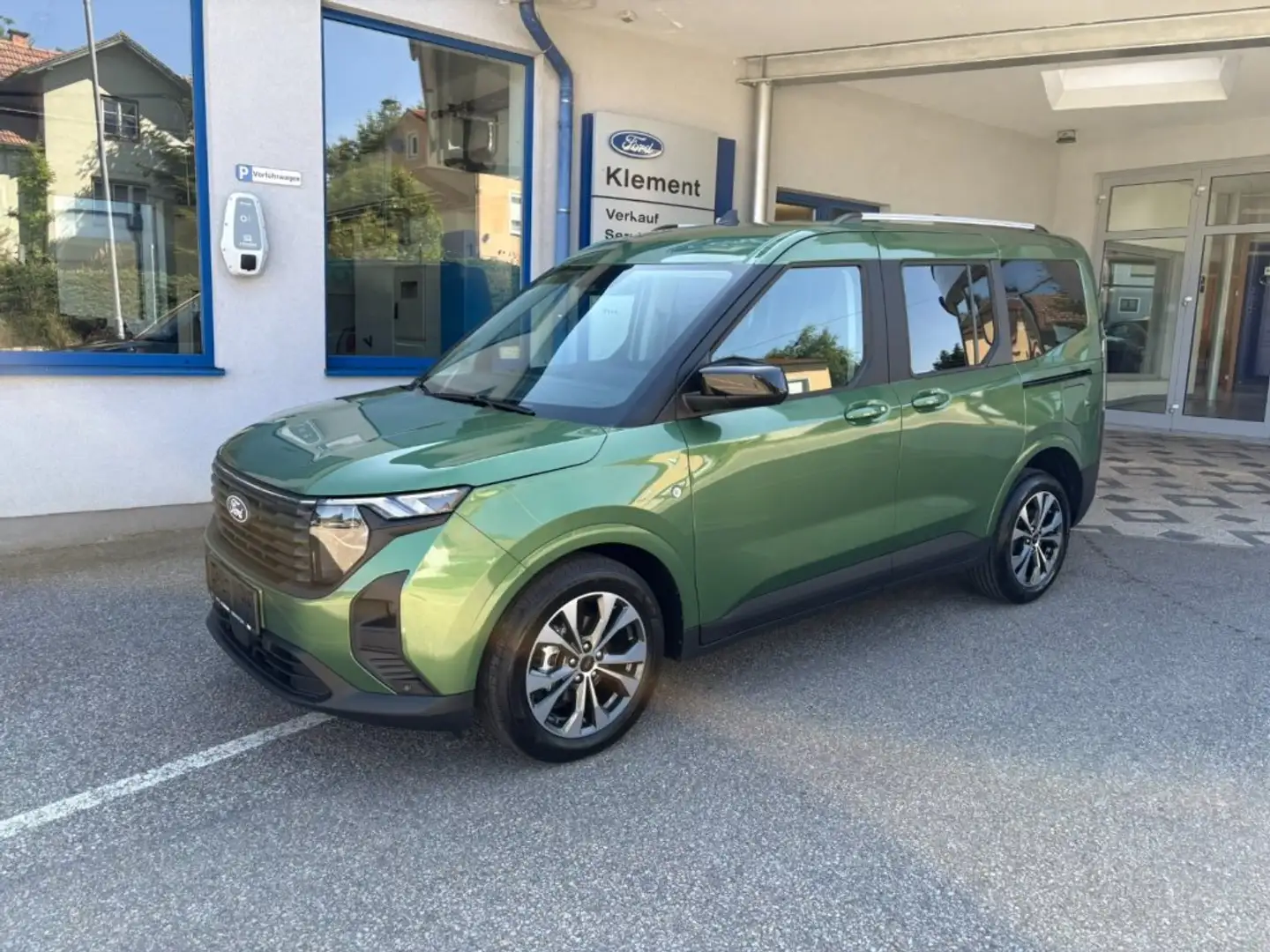 Ford Tourneo Courier Titanium 1.0 Ecoboost Grün - 1