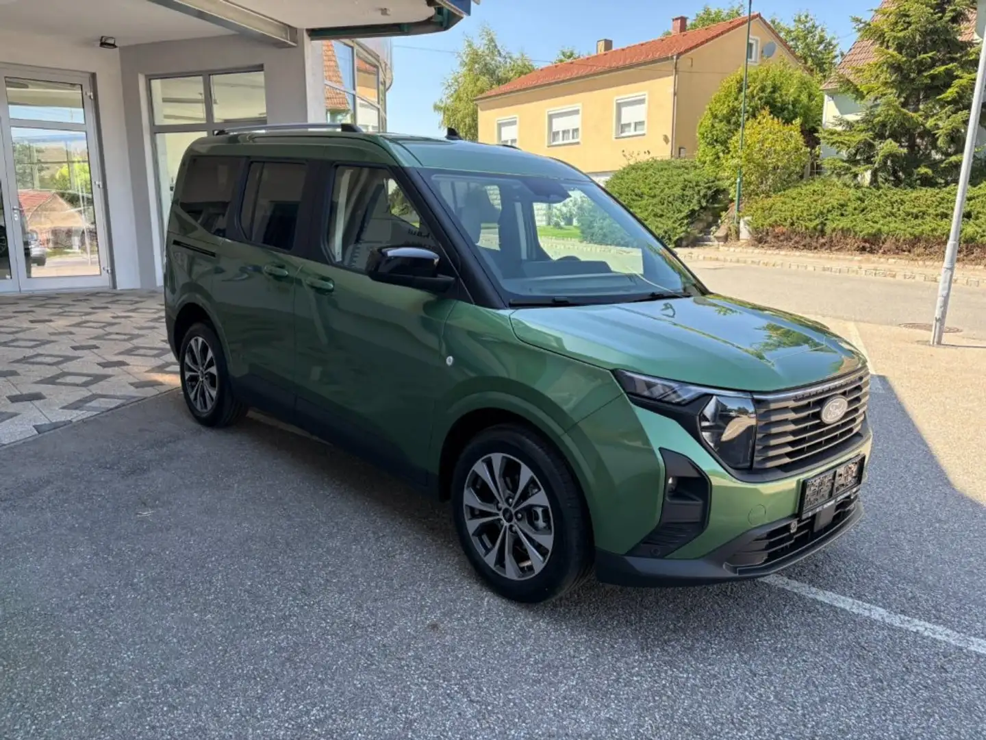 Ford Tourneo Courier Titanium 1.0 Ecoboost Grün - 2