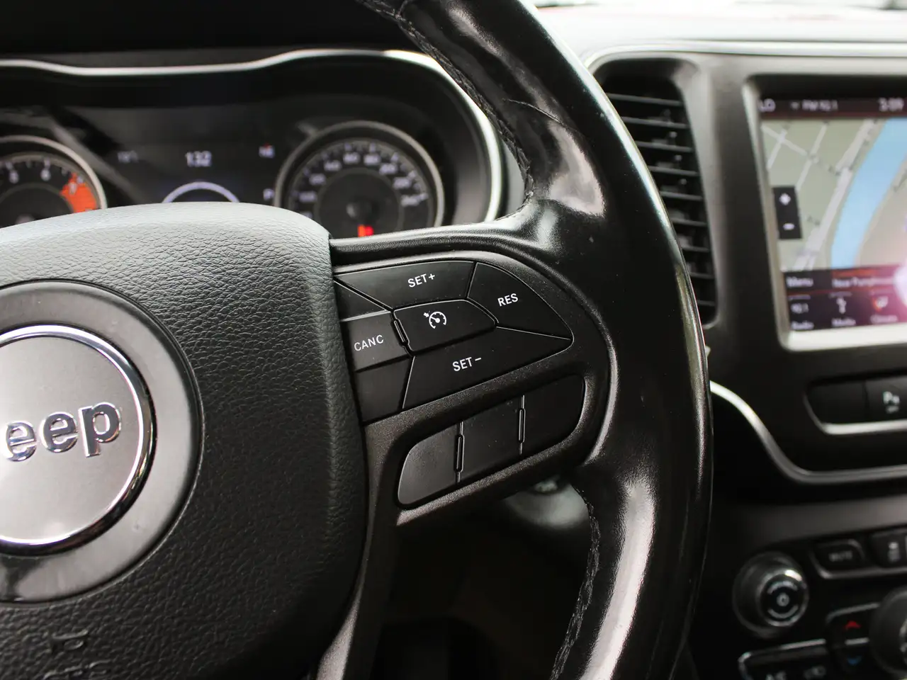 Jeep Cherokee photo Jeep Cherokee