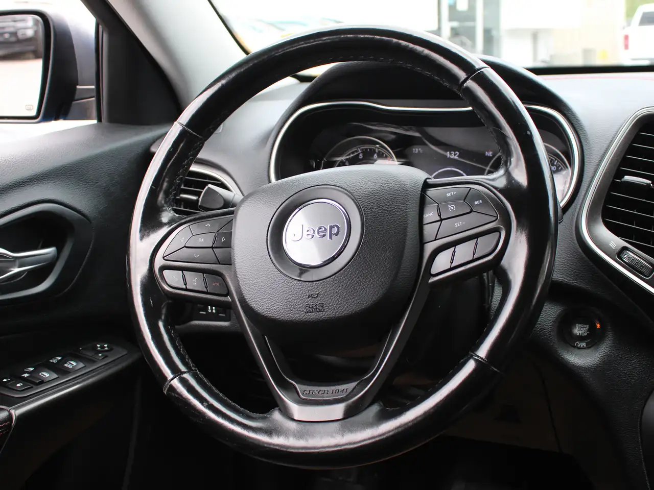 Jeep Cherokee photo Jeep Cherokee