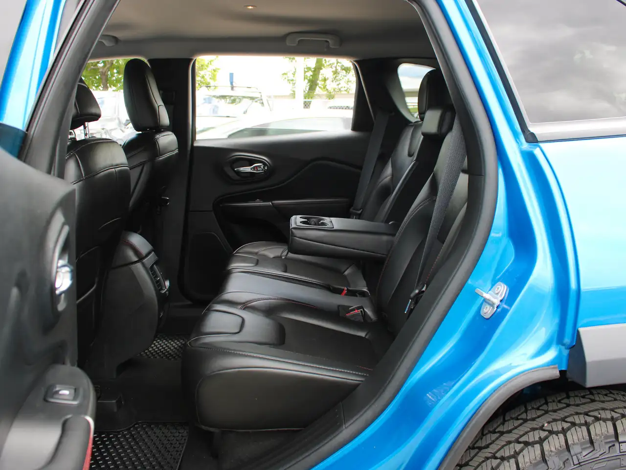 Jeep Cherokee photo Jeep Cherokee