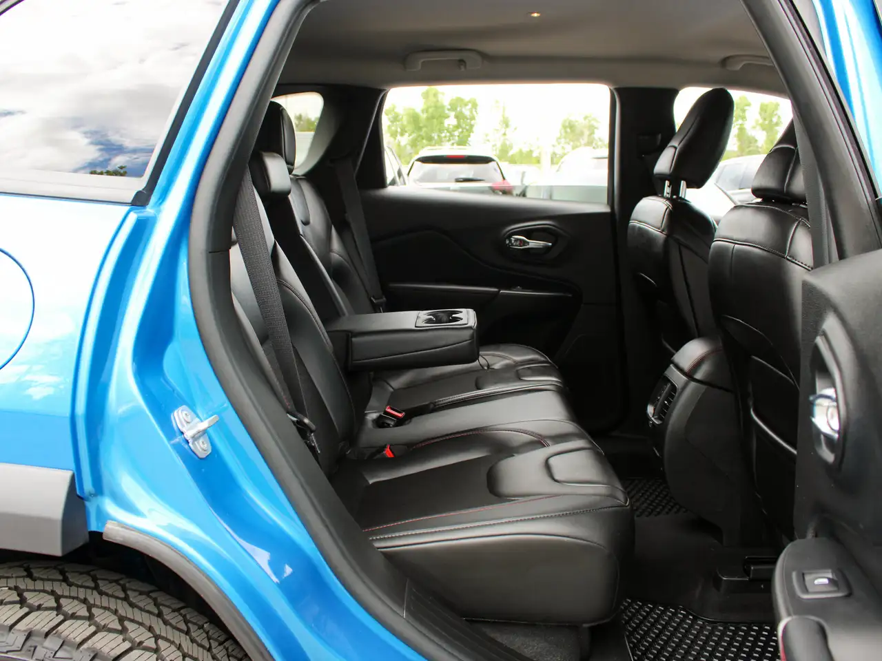 Jeep Cherokee photo Jeep Cherokee