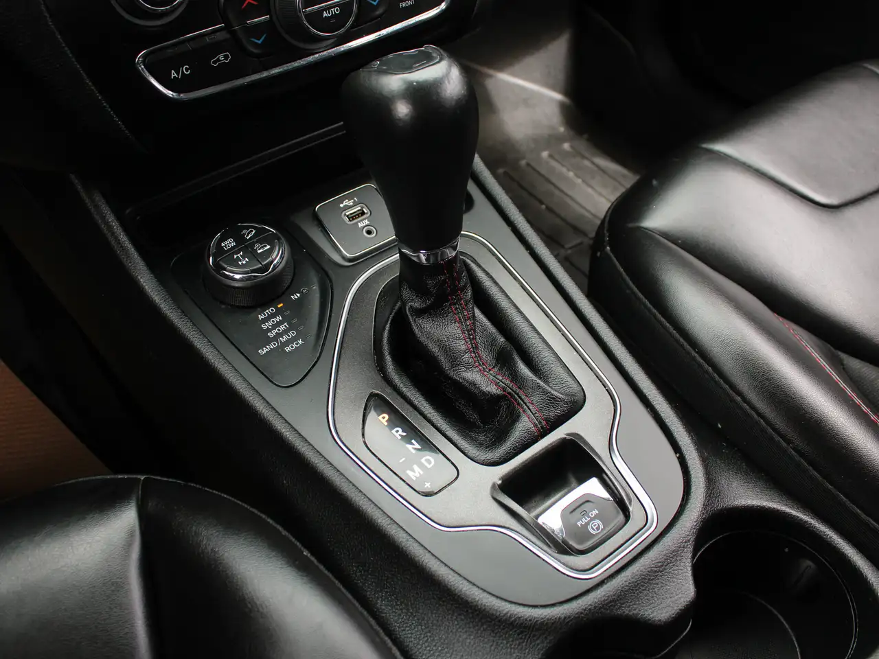 Jeep Cherokee photo Jeep Cherokee