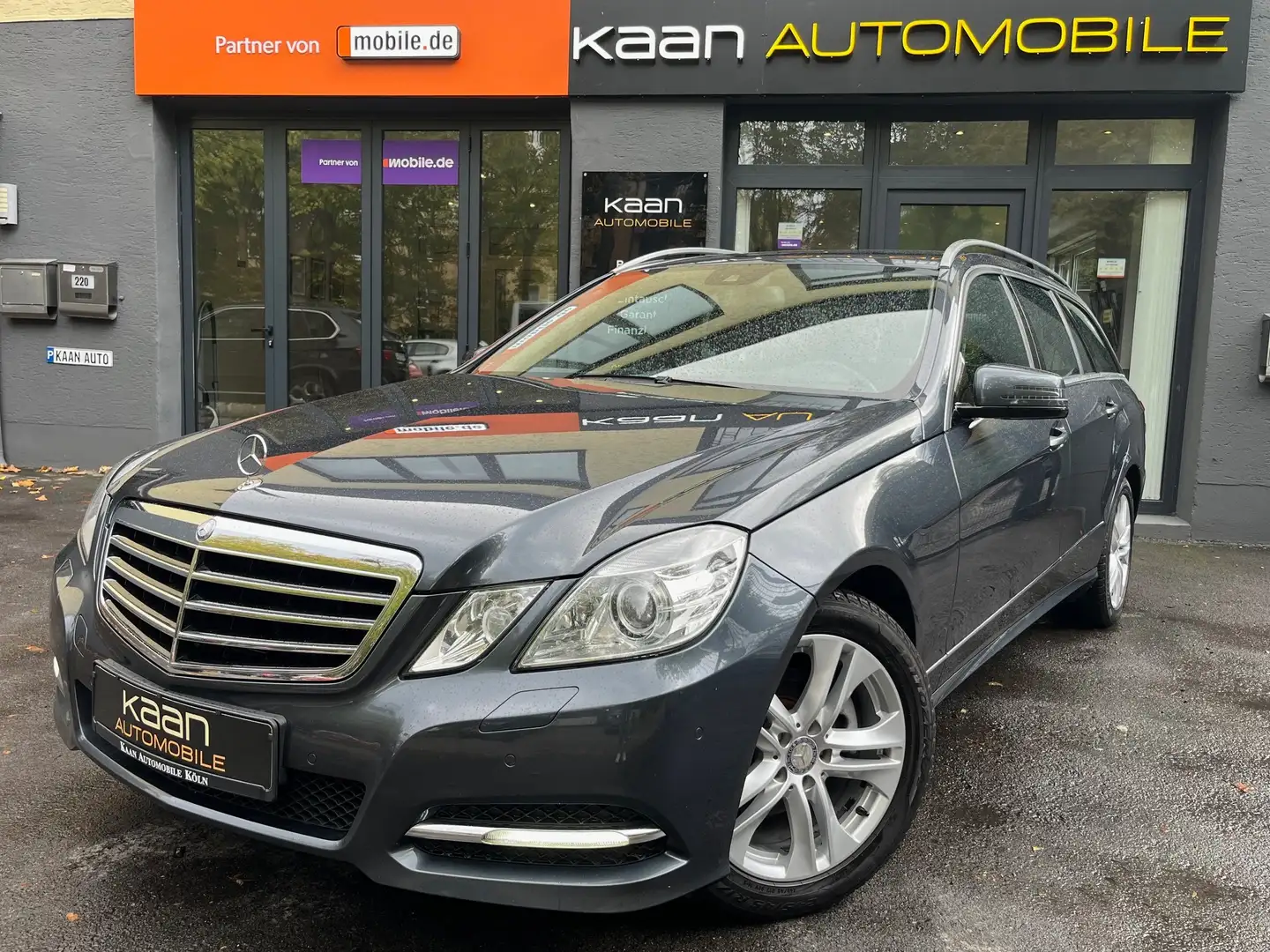 Mercedes-Benz E 200 CGI/AVANDGARDE/XENON/LEDER/NAVI/TEMPO/SHZ/ACC Gris - 1