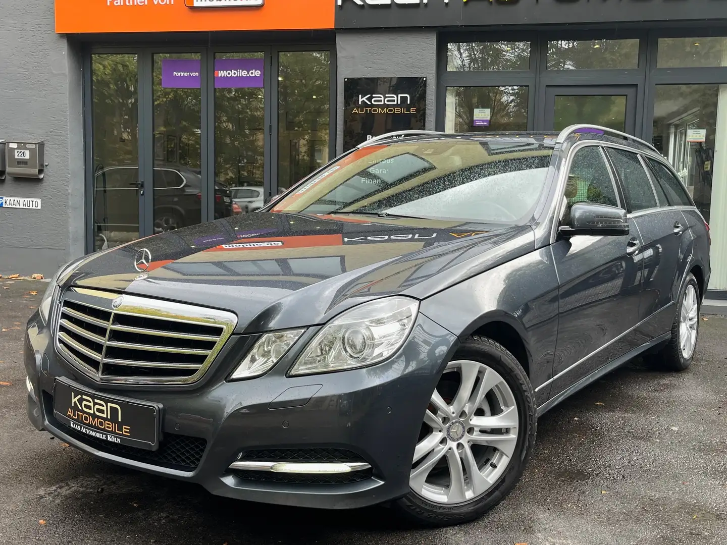 Mercedes-Benz E 200 CGI/AVANDGARDE/XENON/LEDER/NAVI/TEMPO/SHZ/ACC Gris - 2