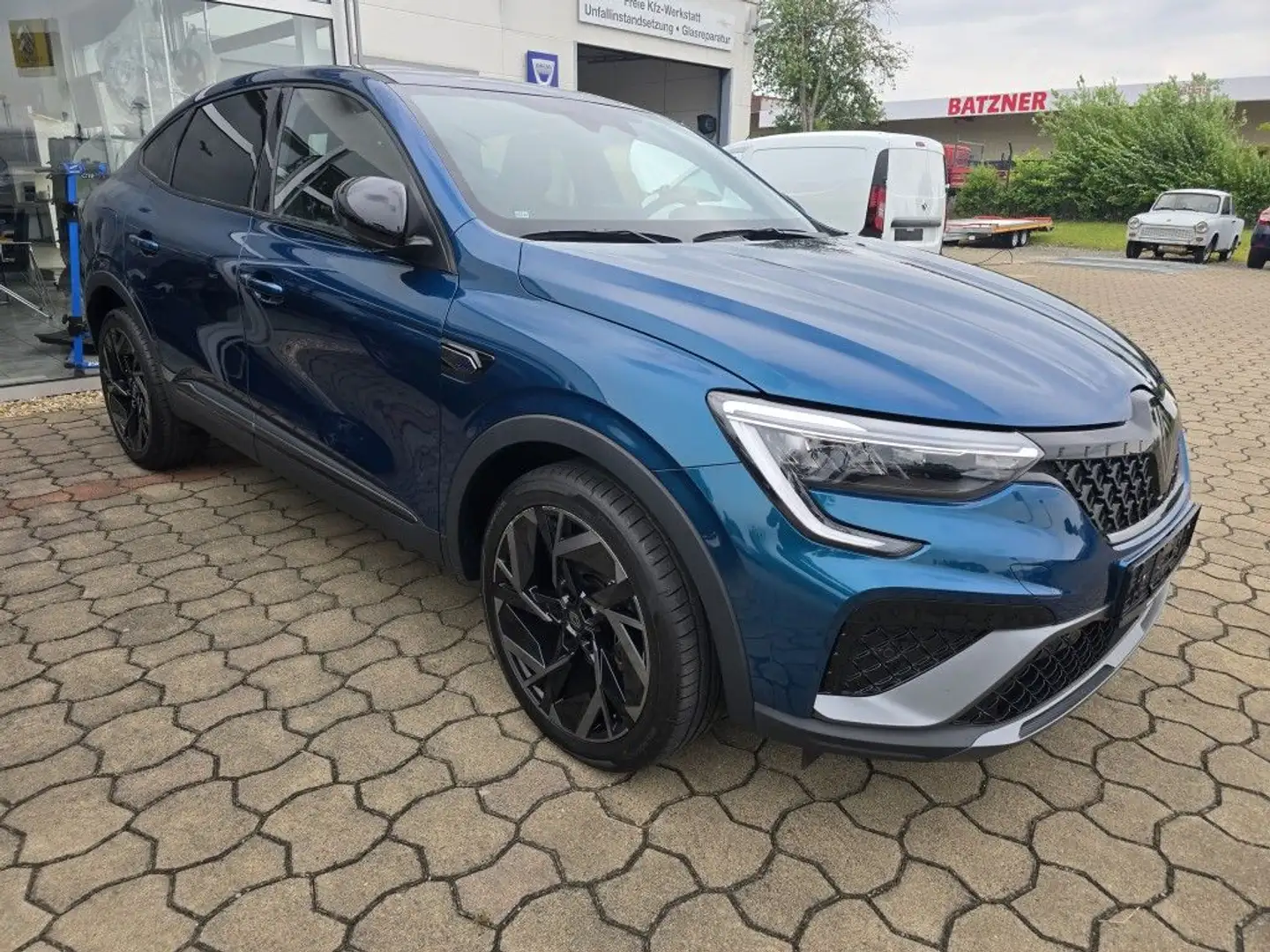 Renault Arkana TCe Mild Hybrid 160 EDC Espirit Alpine Blau - 1