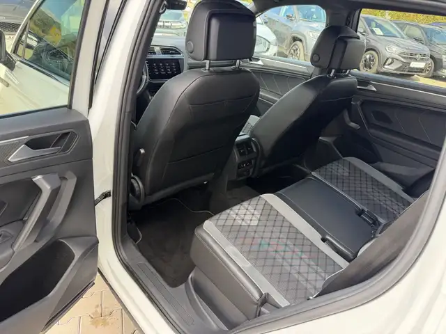 Volkswagen Tiguan Allspace view 15