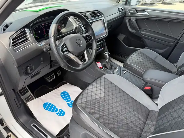 Volkswagen Tiguan Allspace view 8
