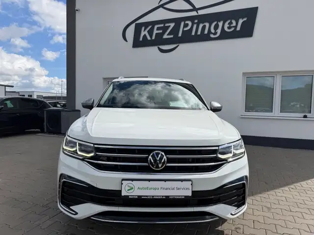 Volkswagen Tiguan Allspace view 3